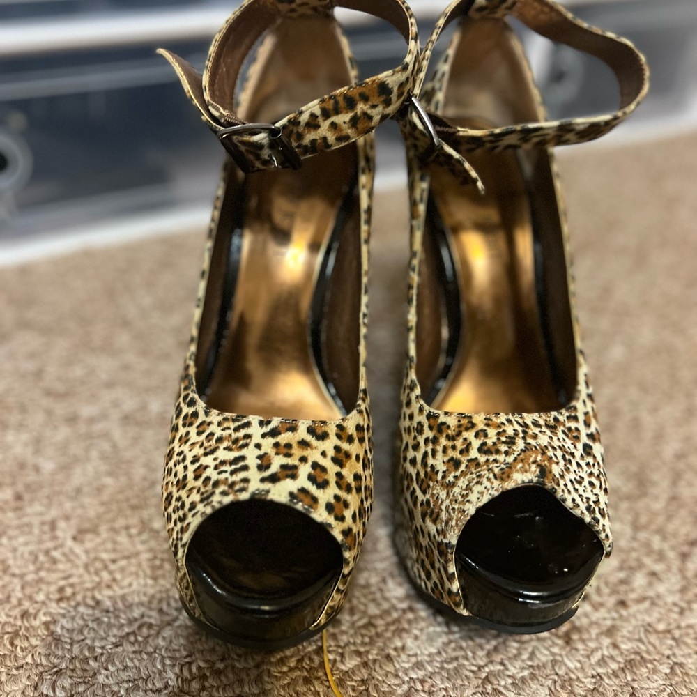 Exotic cheetah print hi stacked heels - Picture 7 of 7